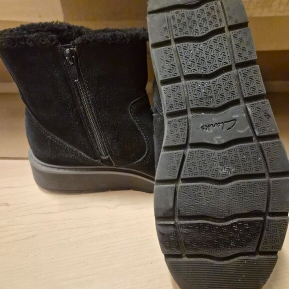 Clarks Size 7.5M Women Suede Black Boots"Ivery Opa" Fur-lined Waterproof - Picture 6 of 9